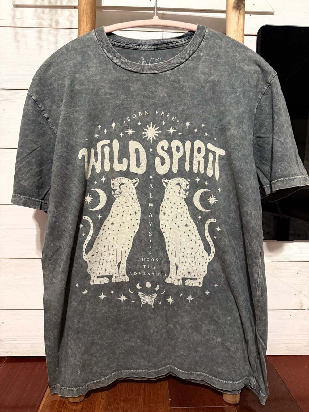 Lotus Fashion Wild Spirit Leopard Graphic T-Shirt Size M